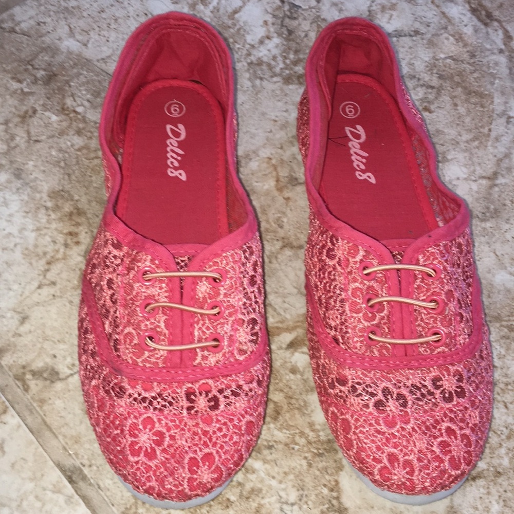 Women’s shoes. Size 6